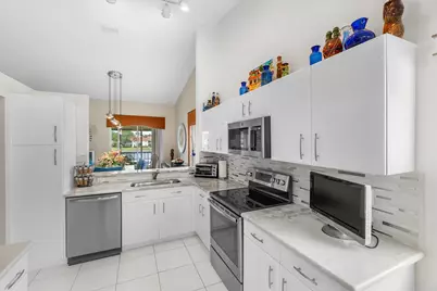 9829 Seacrest Circle #202, Boynton Beach, FL 33437 - Photo 6