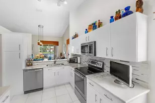 9829 Seacrest Cir, Boynton Beach, FL 33437 - Photo 6