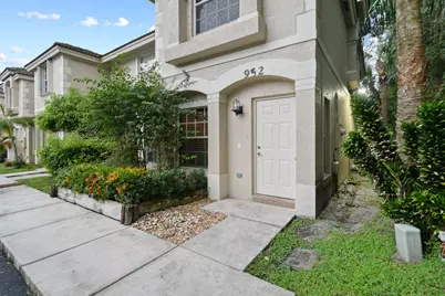952 Summit Lake Drive, West Palm Beach, FL 33406 - Photo 1