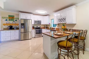 6850 Eastview Dr, Lake Worth, FL 33462 - Photo 10