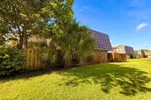 1684 Forest Lakes Cir, West Palm Beach, FL 33406 - Photo 4