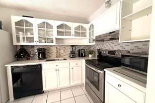 1684 Forest Lakes Cir, West Palm Beach, FL 33406 - Photo 22
