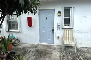 31 SW 10th St, Dania Beach, FL 33004 - Photo 2