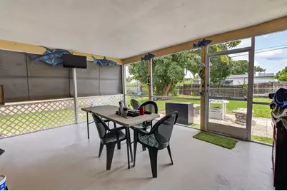 220 SW 10th Avenue, Boynton Beach, FL 33435 - Photo 32