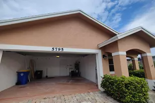 5795 SE Mitzi Ln, Stuart, FL 34997 - Photo 6