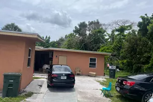 301 Preston Ct, Fort Pierce, FL 34950 - Photo 2