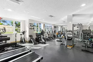 3000 Holiday Dr, Fort Lauderdale, FL 33316 - Photo 36