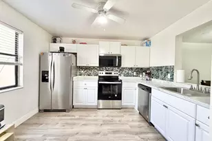 1407 E Lakeview Dr Dr E, Royal Palm Beach, FL 33411 - Photo 2