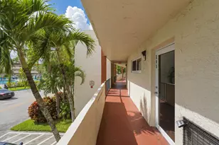 8970 S Hollybrook Blvd, Pembroke Pines, FL 33025 - Photo 24