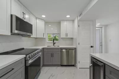 8970 S Hollybrook Boulevard #205, Pembroke Pines, FL 33025 - Photo 10