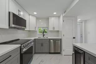 8970 S Hollybrook Blvd, Pembroke Pines, FL 33025 - Photo 10