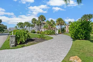 121 Queen Eugenia Ct, Hutchinson Island, FL 34949 - Photo 6