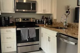 1040 Lake Shore Dr, Lake Park, FL 33403 - Photo 2