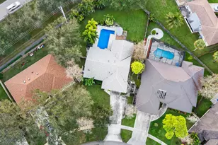 911 Citrus Pl, Wellington, FL 33414 - Photo 2