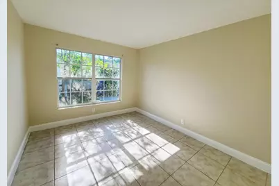 420 Blue Heron Boulevard #2, West Palm Beach, FL 33404 - Photo 2