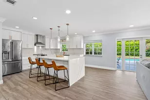 10098 Ramblewood Dr, Coral Springs, FL 33071 - Photo 2