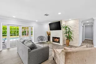 10098 Ramblewood Dr, Coral Springs, FL 33071 - Photo 4