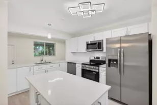 2241 SW 67th Ln, Miramar, FL 33023 - Photo 4