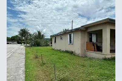 190 SW 6th Avenue, South Bay, FL 33493 - Photo 2