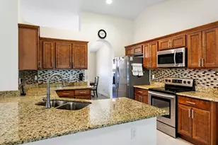 106 Venetian Ln, Royal Palm Beach, FL 33411 - Photo 4