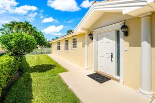 8413 Cozumel Ln, Wellington, FL 33414 - Photo 4