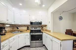 321 Pine Ridge Cir, Greenacres, FL 33463 - Photo 8