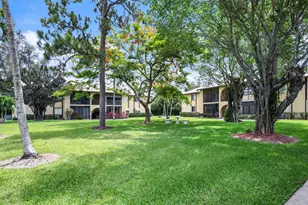 321 Pine Ridge Cir, Greenacres, FL 33463 - Photo 28
