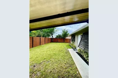 975 NE 40th Street #B, Oakland Park, FL 33334 - Photo 2