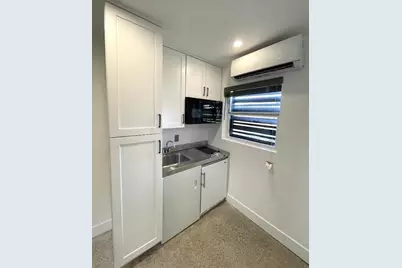 975 NE 40th Street #B, Oakland Park, FL 33334 - Photo 8