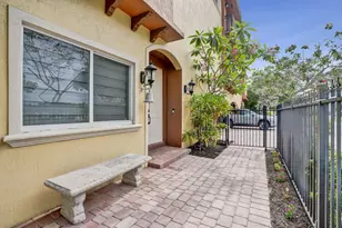 804 NE 7th St, Fort Lauderdale, FL 33304 - Photo 2