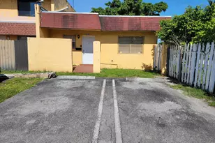 606 NW 179th St, Miami Gardens, FL 33169 - Photo 2