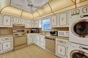 301 Lake Shore Dr, Lake Park, FL 33403 - Photo 14
