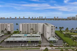 301 Lake Shore Dr, Lake Park, FL 33403 - Photo 4