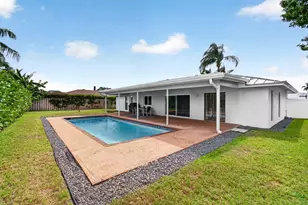 17773 Maplewood Dr, Boca Raton, FL 33487 - Photo 6