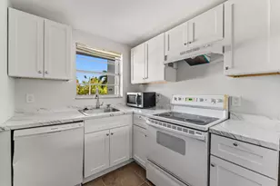 1638 Embassy Dr, West Palm Beach, FL 33401 - Photo 14