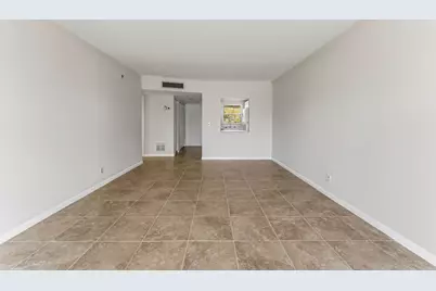 1638 Embassy Drive #208, West Palm Beach, FL 33401 - Photo 12