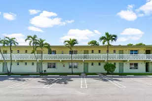 658 NE 6th Ct E, Boynton Beach, FL 33435 - Photo 1