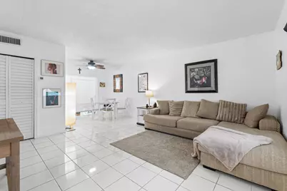 658 NE 6th Court E #E, Boynton Beach, FL 33435 - Photo 4