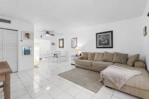 658 NE 6th Ct E, Boynton Beach, FL 33435 - Photo 4