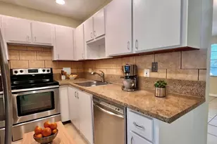 423 Glenwood Dr, West Palm Beach, FL 33415 - Photo 1