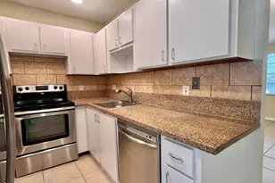 423 Glenwood Dr, West Palm Beach, FL 33415 - Photo 2
