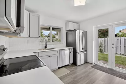 730 Cumberland Terrace, Davie, FL 33325 - Photo 10