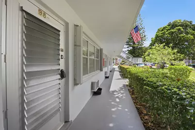 98 E Cambridge E, West Palm Beach, FL 33417 - Photo 4