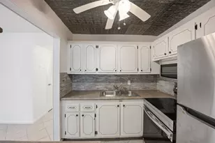 98 E Cambridge E, West Palm Beach, FL 33417 - Photo 16