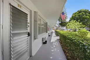 98 E Cambridge E, West Palm Beach, FL 33417 - Photo 4