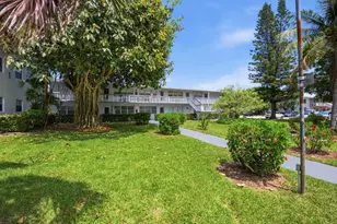 98 E Cambridge E, West Palm Beach, FL 33417 - Photo 2