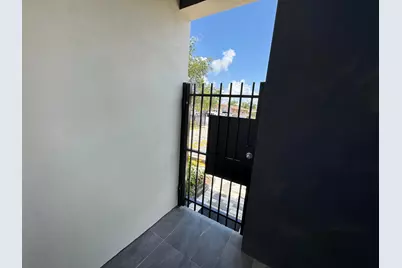 400 NE 30th Street #2, Pompano Beach, FL 33064 - Photo 6