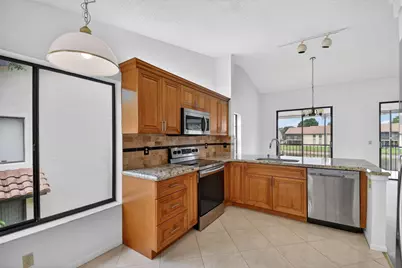 10231 N Circle Lake Drive #201, Boynton Beach, FL 33437 - Photo 6