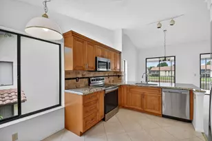 10231 N Circle Lake Dr, Boynton Beach, FL 33437 - Photo 6