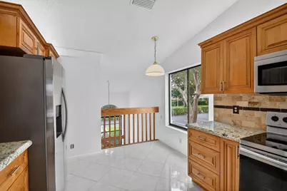 10231 N Circle Lake Drive #201, Boynton Beach, FL 33437 - Photo 4
